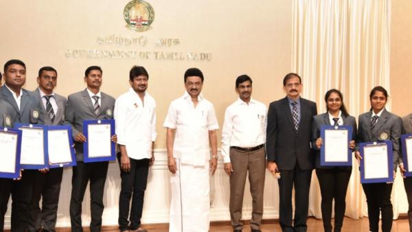 CM Stalin presented cheques worth Rs 2.25 crore to 160 sportsmens 