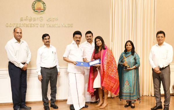 தி எலிபேன்ட் விஸ்பெரரஸ் தி எலிபேன்ட் விஸ்பெரரஸ்