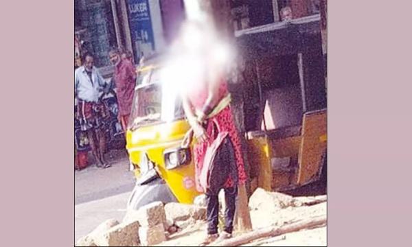 மின் கம்பத்தில் கட்டி வைத்து.. 