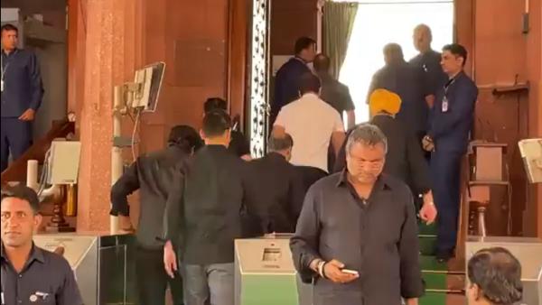  கார்த்தி சிதம்பரம் 