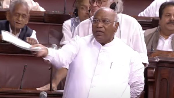 Rahul Gandhi issue: Mallikarjun Kharge exposes PM Modis China, Korea speeches 