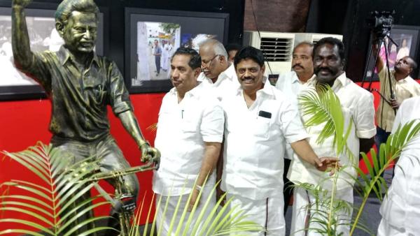 நிர்வாகிகள் செல்பி 