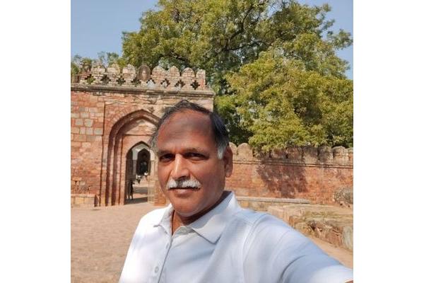  பத்திரிகையாளர் ஆர்.கே.ராதாகிருஷ்ணன்