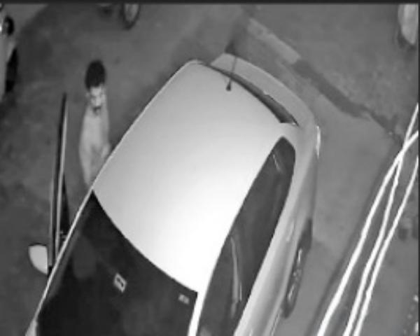 ஆடையின்றி பெண் ஆடையின்றி பெண்