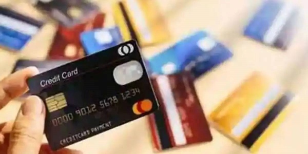 பிரபலங்களின் பெயரில் கிரெடிட் கார்டு