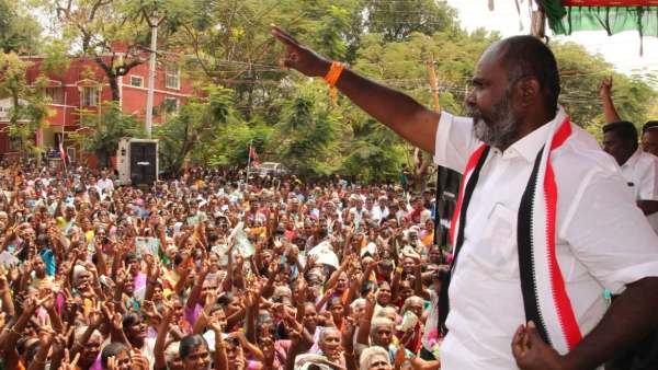 கண்ணியக் குறைவாக ஈபிஎஸ் நடக்கவில்லை 