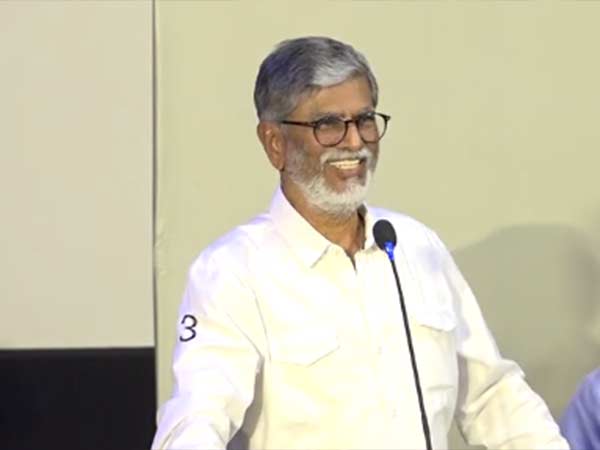 பல திறமை கொண்ட இயக்குனர்