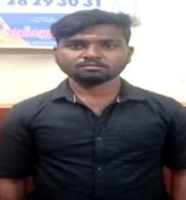 மாணவியின் தாய் மாணவியின் தாய்