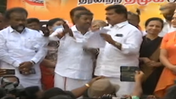 மைக்கை பறித்த கரு.நாகராஜன் 