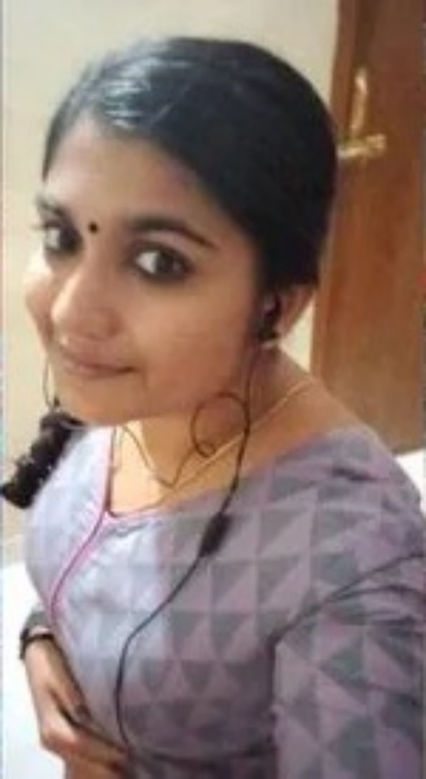 உறவுக்கு அழைத்த கிரீஷ்மா 