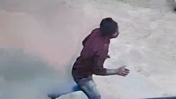 போலீஸார் வலை 