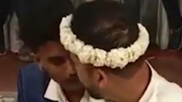 மணமேடையிலேயே தள்ளாடிய மாப்பிள்ளை 