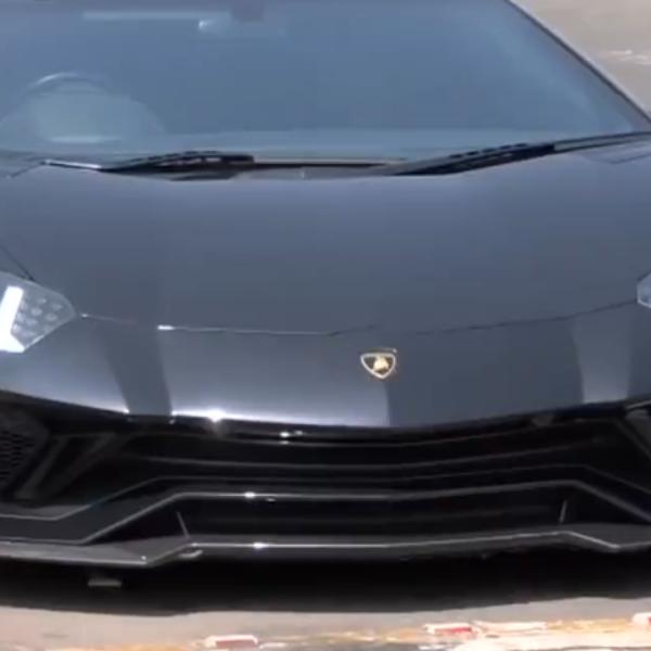  சொகுசு கார்கள் 