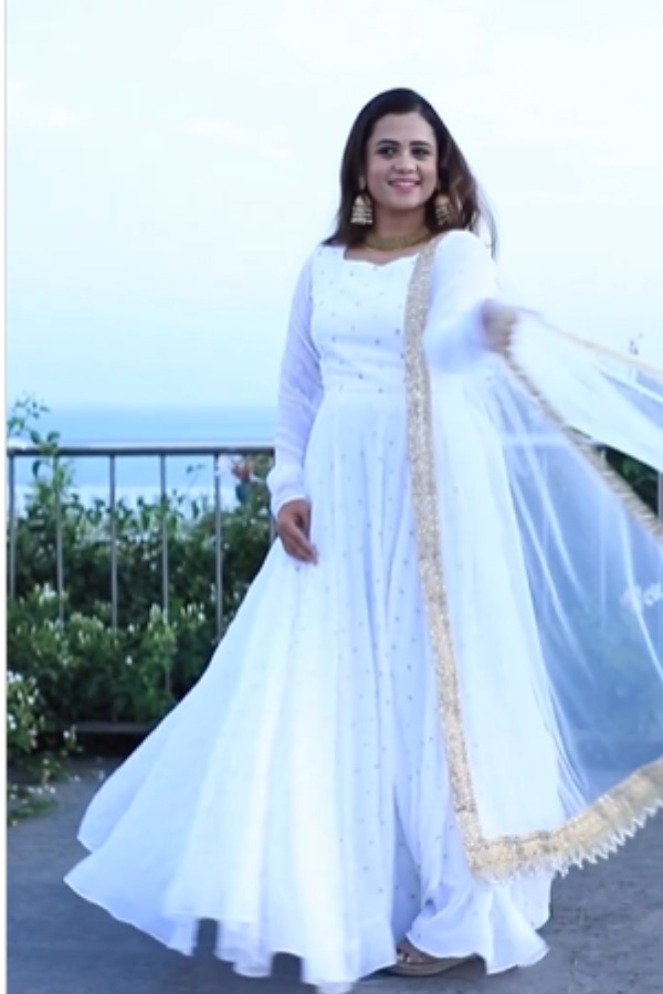 வெள்ளை உடை