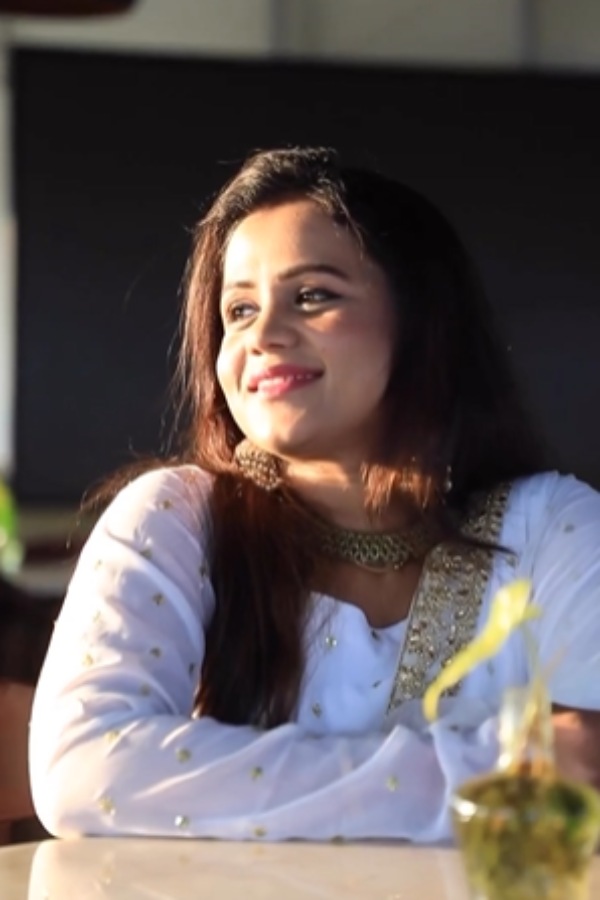 கலகலப்பான தொகுப்பாளர்