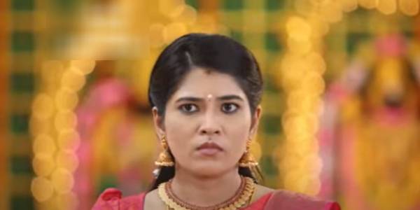 கேப்பில் பற்ற வைக்கும் ஐஸ்வர்யா