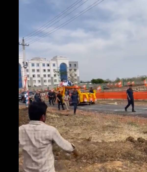 தடுப்பைத் தாண்டி குதித்து