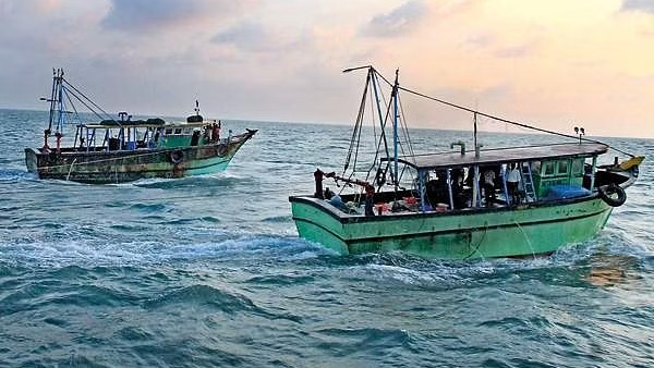 Sri Lanka Navy has arrested 12 Pudukottai fishermen near Nedundivu Sri Lanka Navy has arrested 12 Pudukottai fishermen near Nedundivu