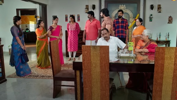  கேள்வி எழுப்பும் பெண்கள்