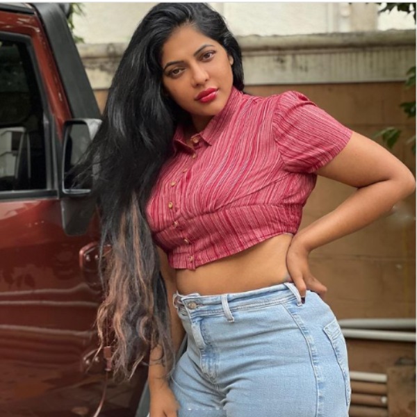 பல முகம் இருக்கு