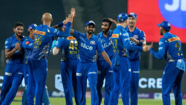 மும்பை அணிக்கு பின்னடைவு