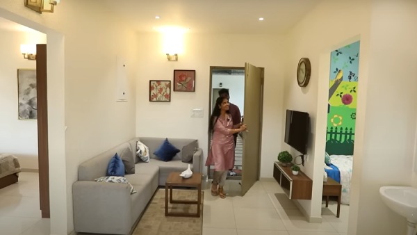 மகனோடு பிரபலம்