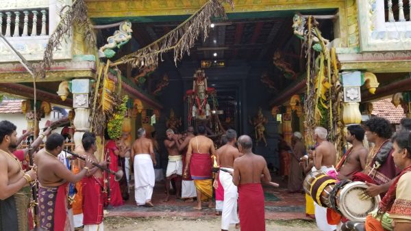 பூசாரியாக மாறிய சாப்ட்வேர் இன்ஜினியர் 