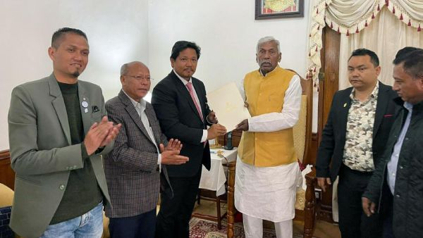 2 சுயேட்சைகள் 2 சுயேட்சைகள்