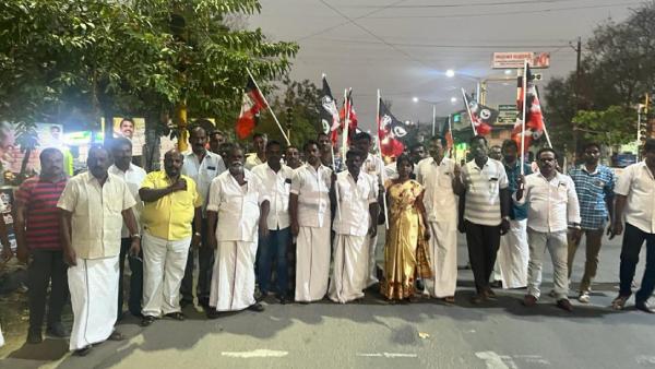  அதிமுக பதிலுக்குப் போராட்டம்