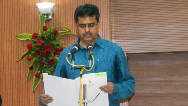 யார் முதல்வர் 