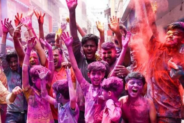 North indians Celebrates Holi festival of colours in Chennai 