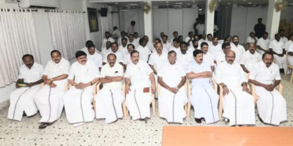 அமைதியா இருங்கப்பா 