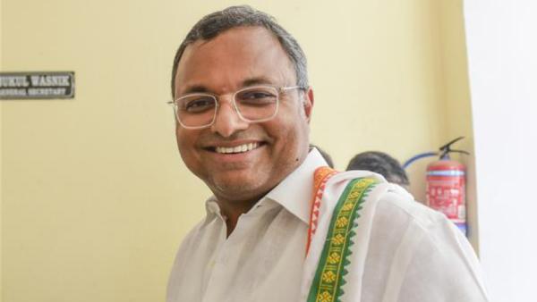 பெண்களுக்கு வாய்ப்பு அளிக்க வேண்டும் 