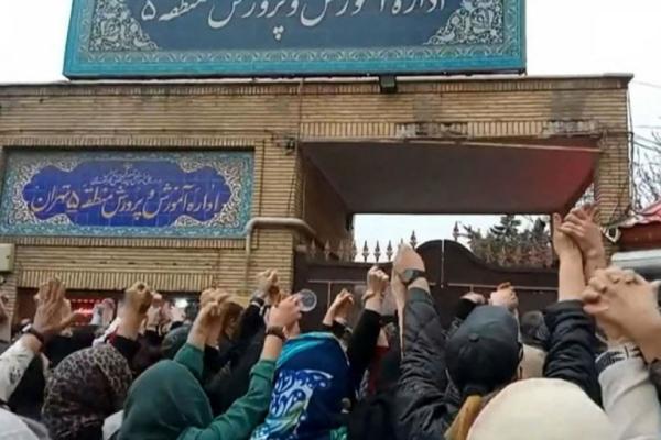 மாணவிகள் பாதிப்பு மாணவிகள் பாதிப்பு