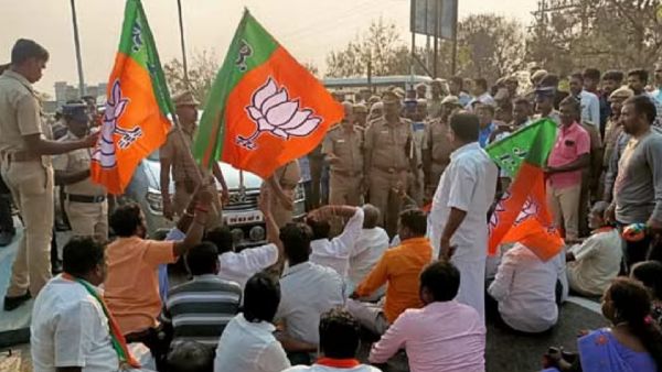 பாஜகவினர் போராட்டம் 