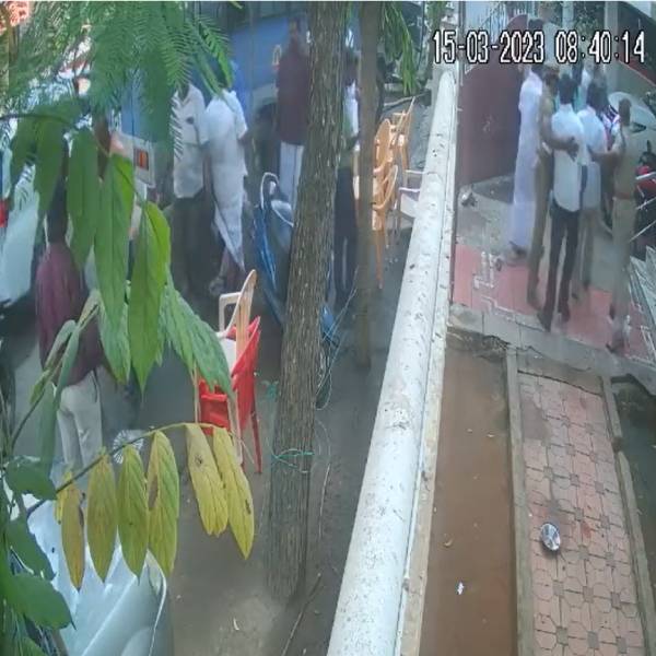 காவல் நிலையத்தில் தாக்குதல் காவல் நிலையத்தில் தாக்குதல்