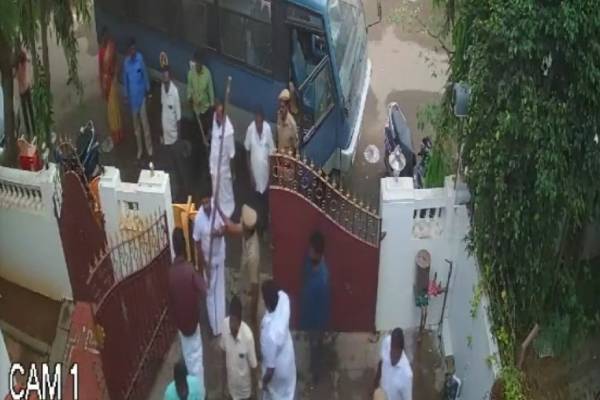 இருதரப்பு ஆதரவாளர்கள் கைது இருதரப்பு ஆதரவாளர்கள் கைது