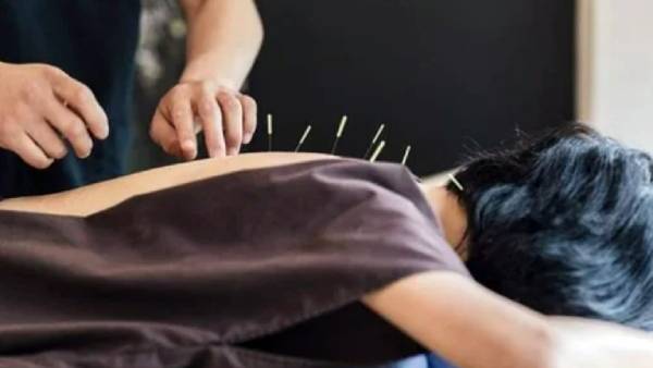 பெண்ணிடம் வலியுறுத்தல் 