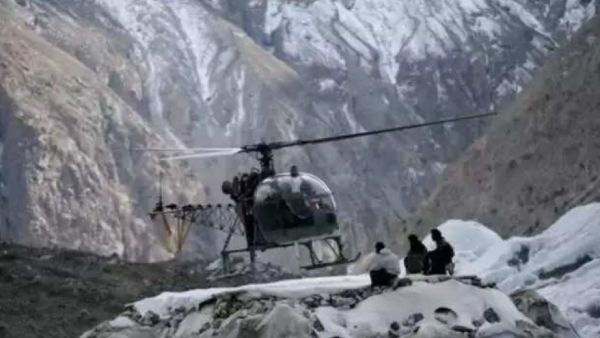 மலைகள் சூழ்ந்த பகுதி 