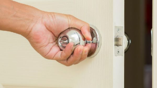 கதவு திறக்கப்படவில்லை 