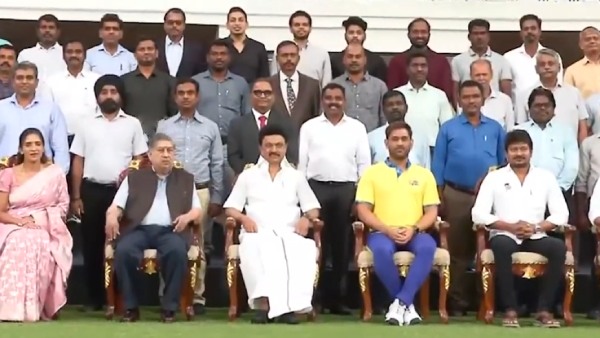 அப்பா பக்கத்துல உட்காருங்க 