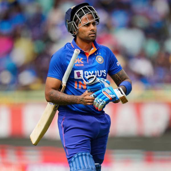 சூர்யகுமார் யாதவ் பேட்டிங் சூர்யகுமார் யாதவ் பேட்டிங்