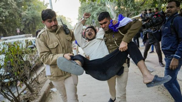 மாணவர்கள் போராட்டம் 