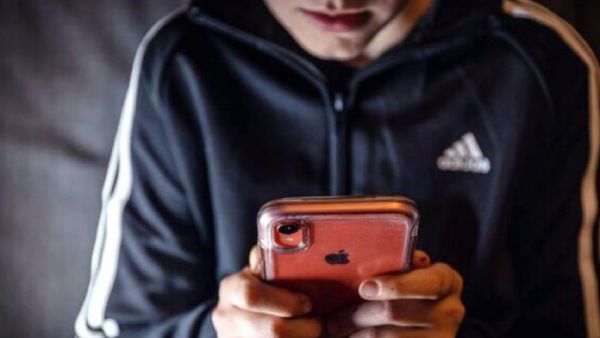 அருணாசலம் படத்தில் பீடி பிடித்தது போல.. 