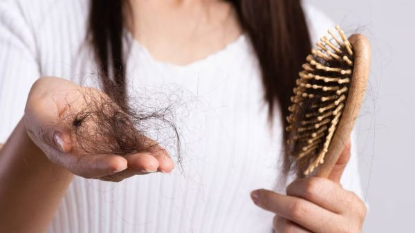 முடி உதிர்வு பிரச்சினை 