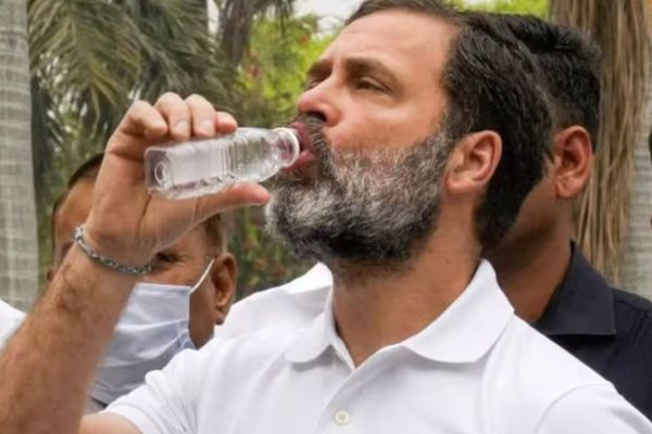  மக்களவையில் தகுதிநீக்கம் 