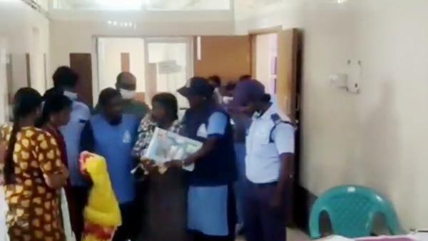  உன் மாமியார் கிட்ட கொடுத்துட்டேன்