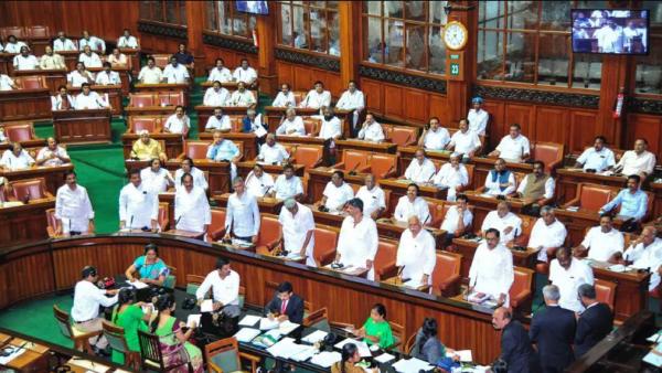 சட்டசபையில் பெரும்பான்மை 
