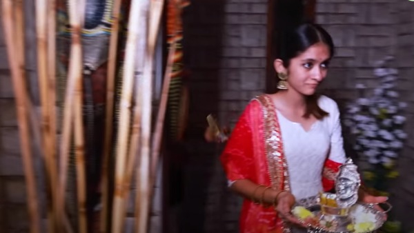 மகளும் தொகுப்பாளர்