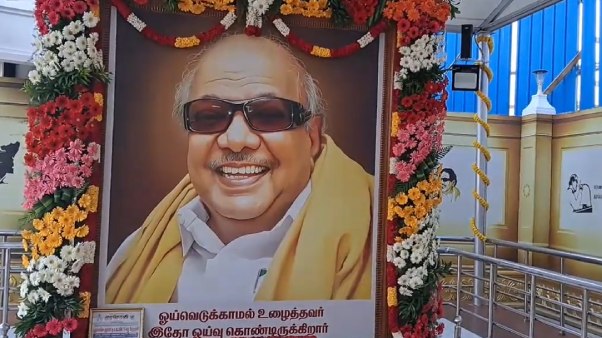 கருணாநிதி நினைவிடம் அலங்காரம் 